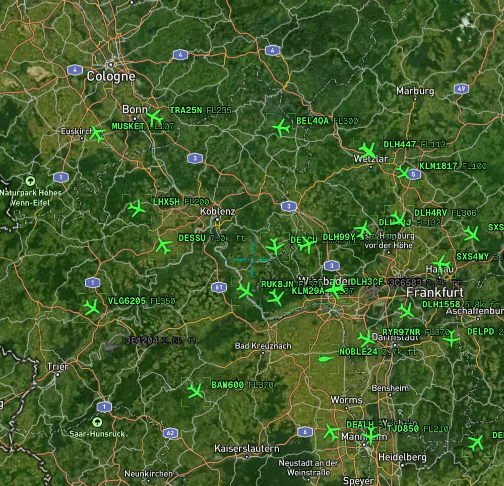 Live airliner traffic over central Europe on the map